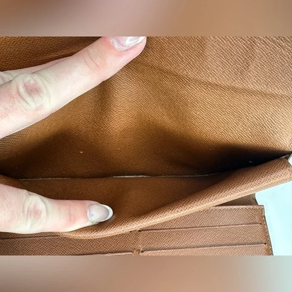 Louis Vuitton International Wallet - Picture 7 of 14